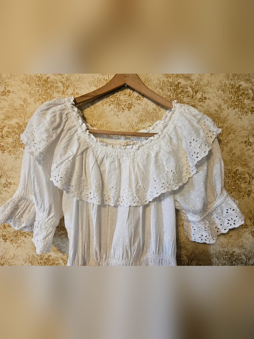 Universal Thread Small White Embroidered Boho Top - Picture 2 of 8
